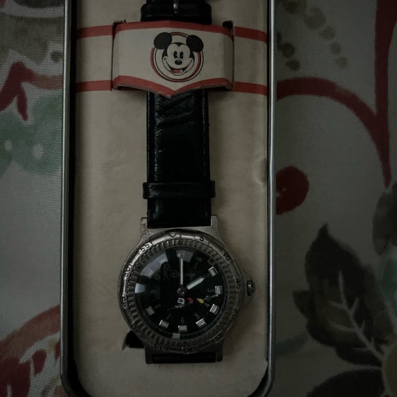 Vintage Mickey Mouse Disney watch by Fossil - Picture 3 of 5